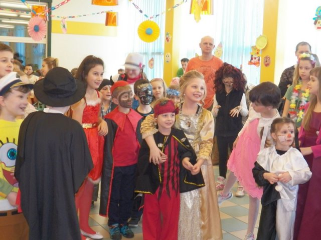 Karneval s Hopsalínem