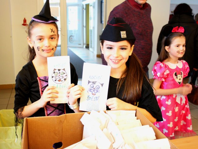 Karneval s Hopsalínem