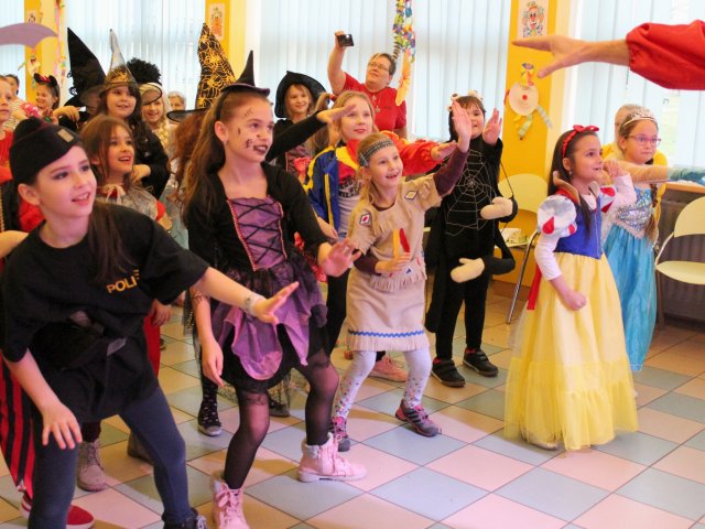 Karneval s Hopsalínem