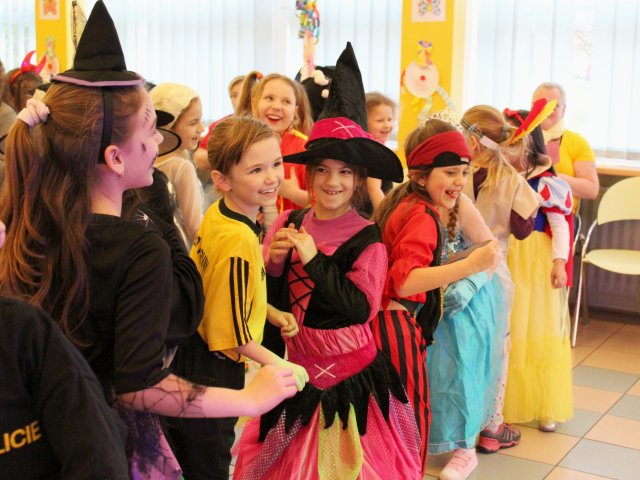 Karneval s Hopsalínem