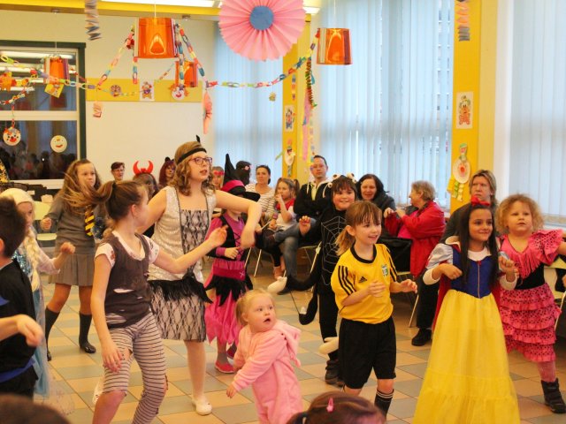 Karneval s Hopsalínem