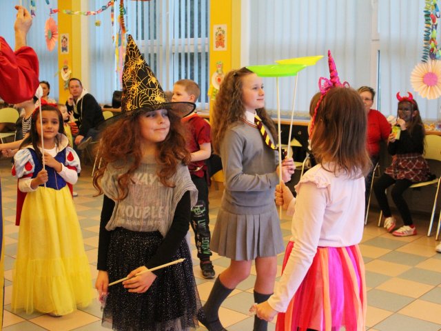 Karneval s Hopsalínem