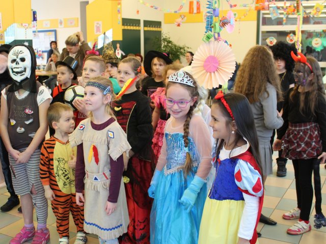 Karneval s Hopsalínem