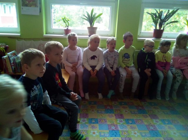 Prvňáčci v knihovně