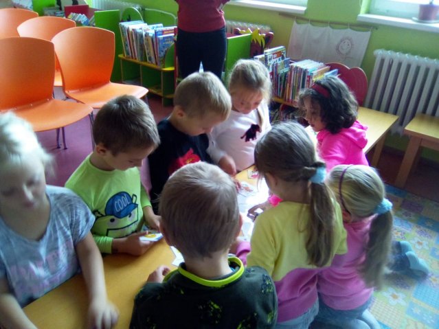 Prvňáčci v knihovně