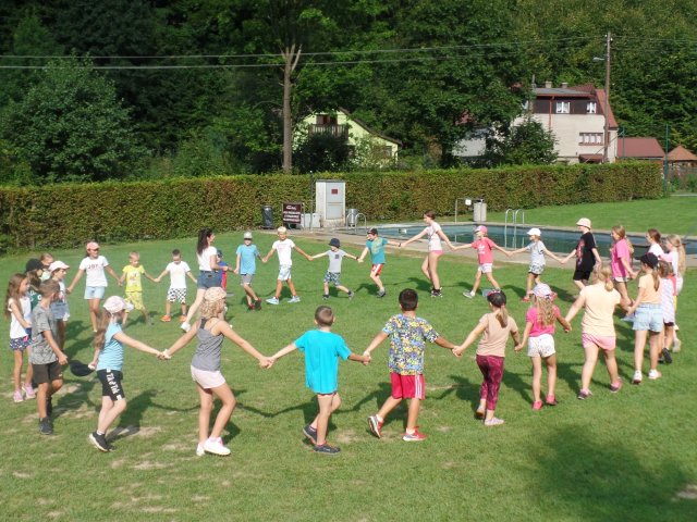 Komorní Lhotka úterý